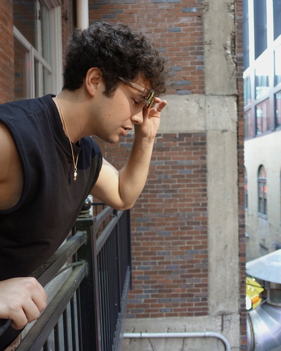 AustinMahone's tweet image. Life becomes more meaningful when you realize the simple fact that you’ll never get the same moment twice 💯