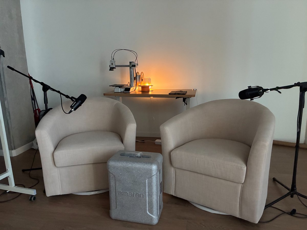 Sofas and a dream in SF, capi 2.0.