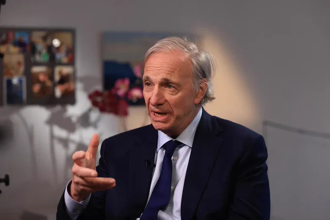 🔵MARKET: Ray Dalio vende la sua partecipazione in Bridgewater Associates e lascia il consiglio di amministrazione.