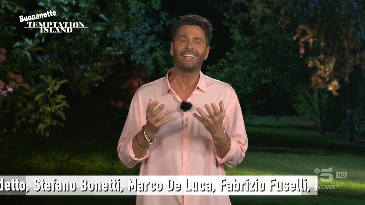i potenti mezzi fascino hanno messo il cartellone notturno per isaluti finali!  ⚰️

#temptationisland