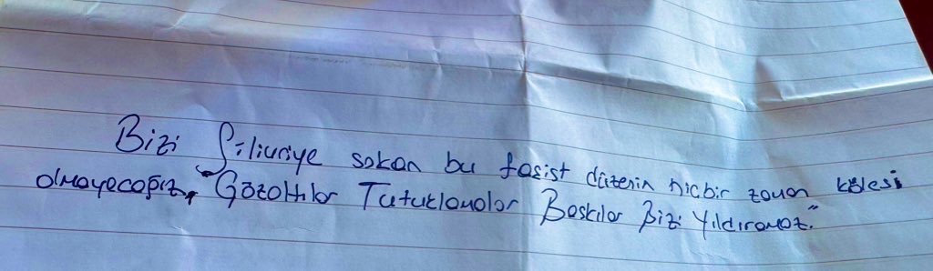 Saraçhane 100. gün protestolarına katıldığı için tutuklanan bir genç, cezaevinden mektup gönderdi:

"Bizi Silivri'ye sokan bu faşist düzenin hiçbir zaman kölesi olmayacağız!

Gözaltılar, tutuklamalar, baskılar bizi yıldıramaz."