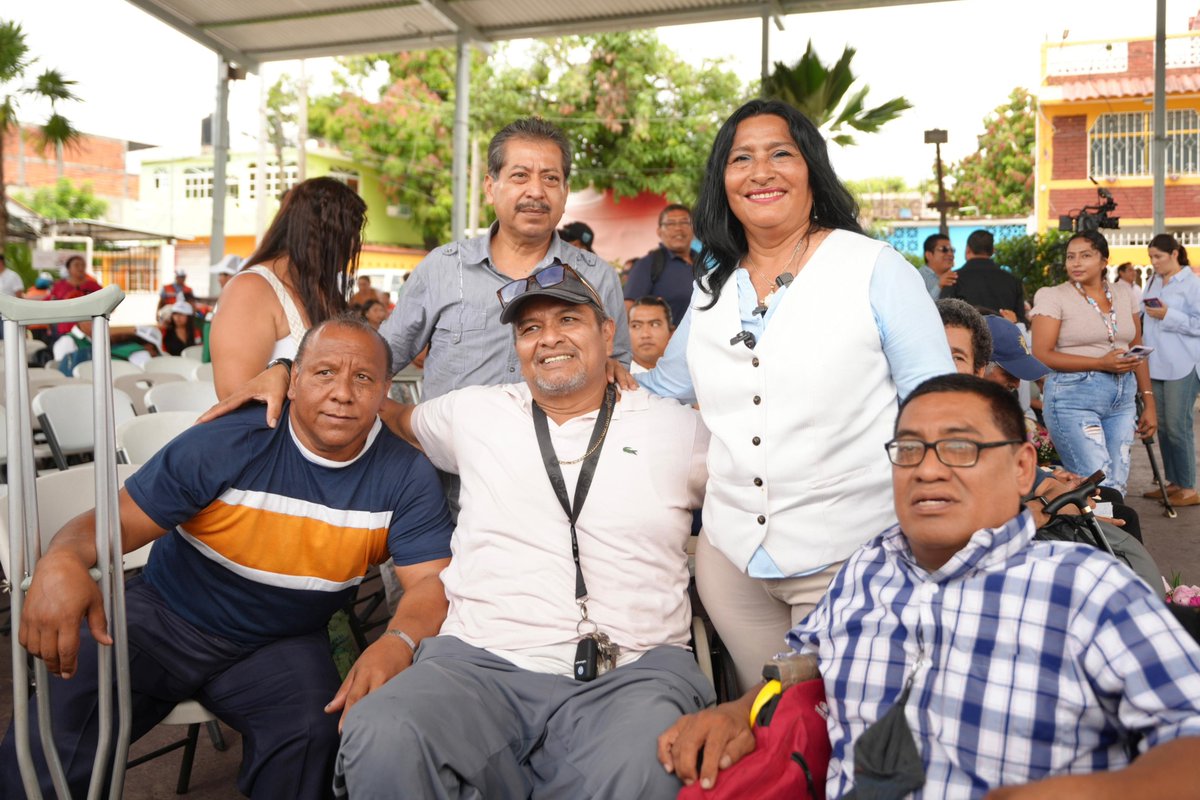 En Ciudad Renacimiento se llevó a cabo una nueva sesión de Cabildo Abierto donde la ciudadanía, vecinas y vecinos de la zona, de las colonias cercanas y de toda la ciudad, tienen oportunidad de manifestar sus peticiones y demandas, plantear proyectos o sugerencias o solicitar