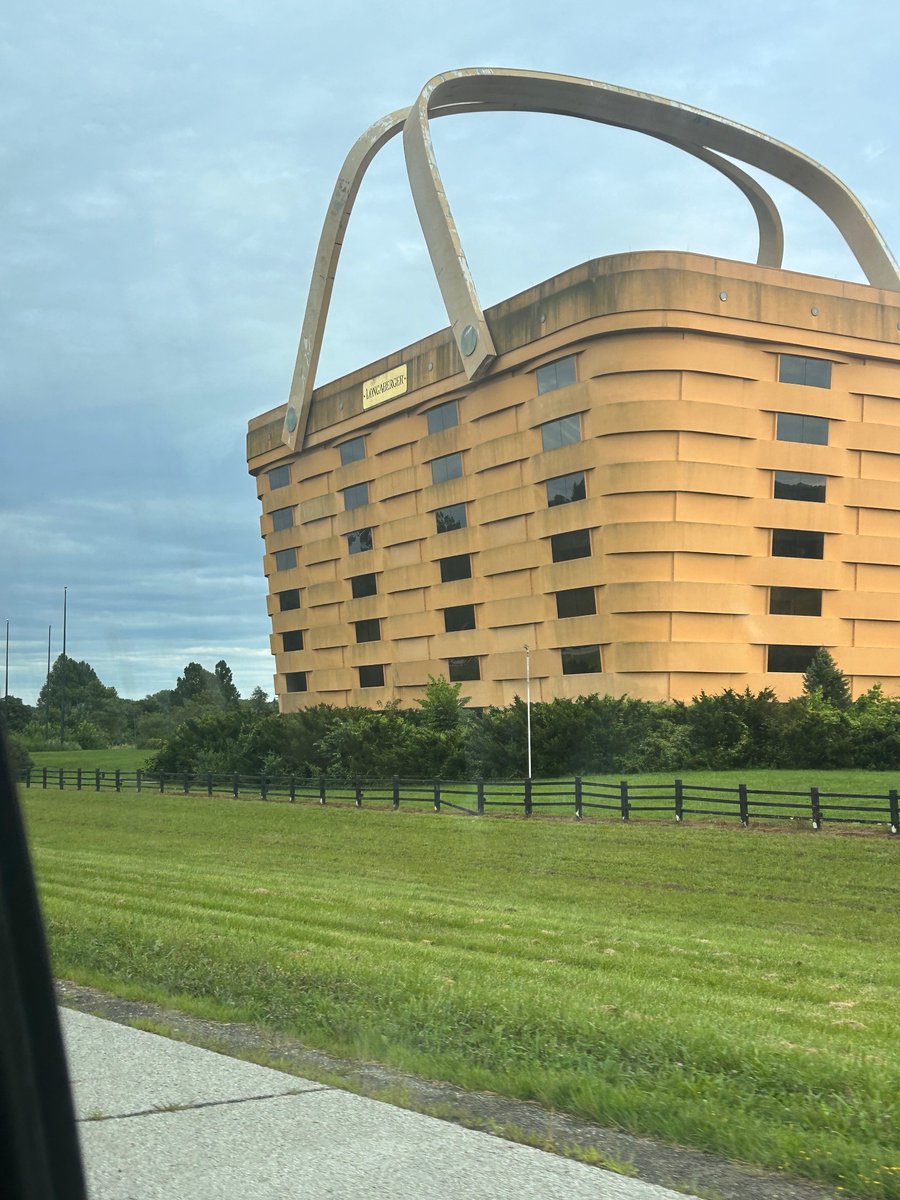 luvrofyoongi's tweet photo. THEE Basket!!! https://t.co/IaoyNdJ859