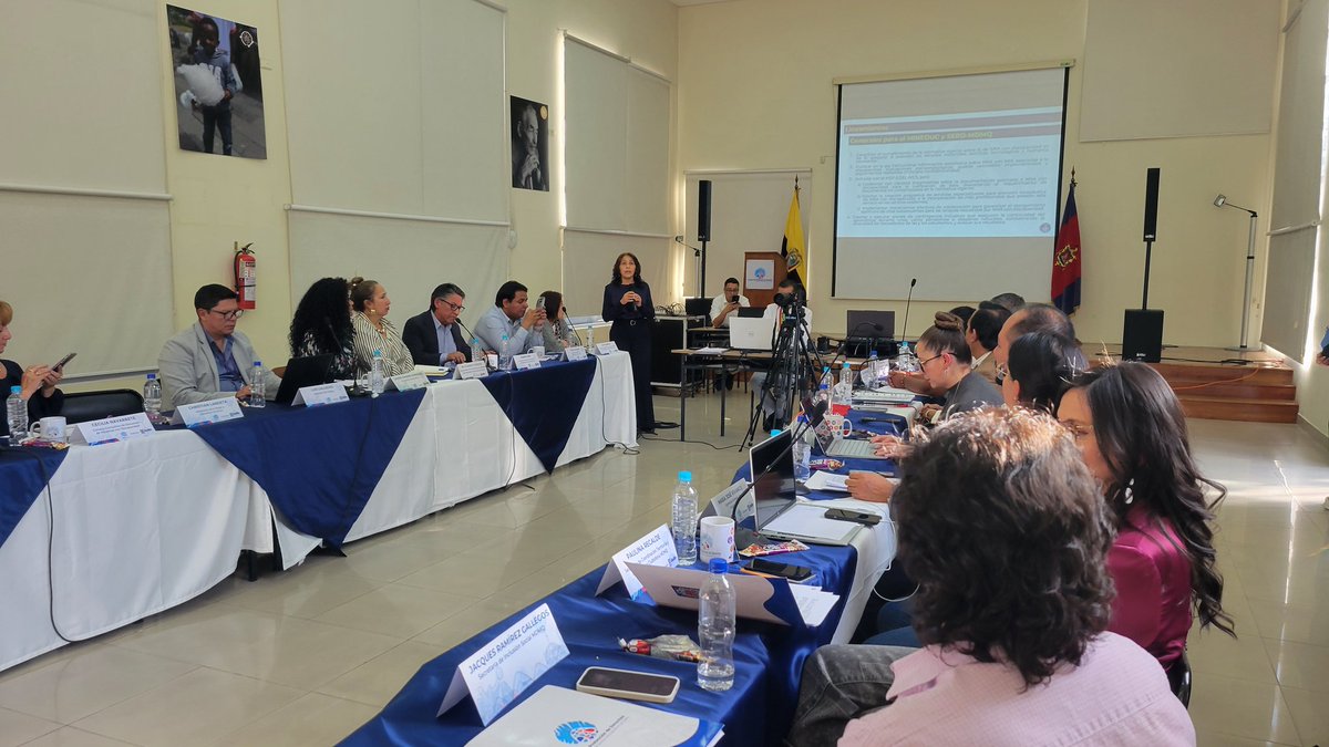 ♿ #QuitoConDerechos | Abordando el siguiente punto del orden del día, Veronica Moya especialista técnica del CPD presenta el documento “LINEAMIENTOS PARA ASEGURAR EL DERECHO A LA INCLUSIÓN EDUCATIVA DE NIÑAS, NIÑOS Y ADOLESCENTES CON DISCAPACIDAD EN EL DISTRITO METROPOLITANO DE