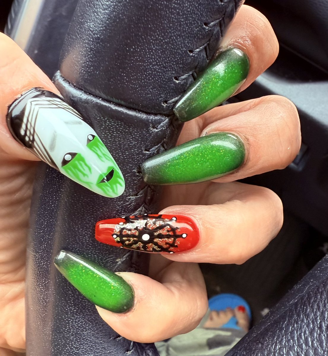drheidibc's tweet image. Getting ready to head to @WWE #SummerSlam! 💚 Empress green mist-inspired manicure with ⚓️ Pirate Princess accent wheel 💖 @WWEAsuka @KAIRI_official #KabukiWarriors @WWEJapan