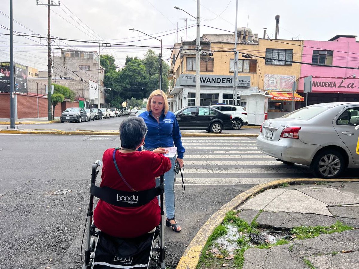 🚶‍♀️ Recorrimos la colonia Banjidal en Iztapalapa para escuchar y atender las necesidades de las y los vecinos.
💬 ¡Su voz se escucha en el Congreso! 💙

#DiputadaEnTuCalle  #EscucharParaLegislar
