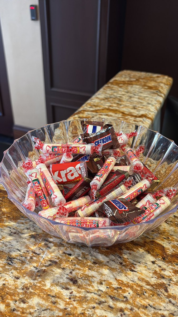 When you go to your lawyers office and the receptionist has mini Krackel’s …. They are like crack to me 😂