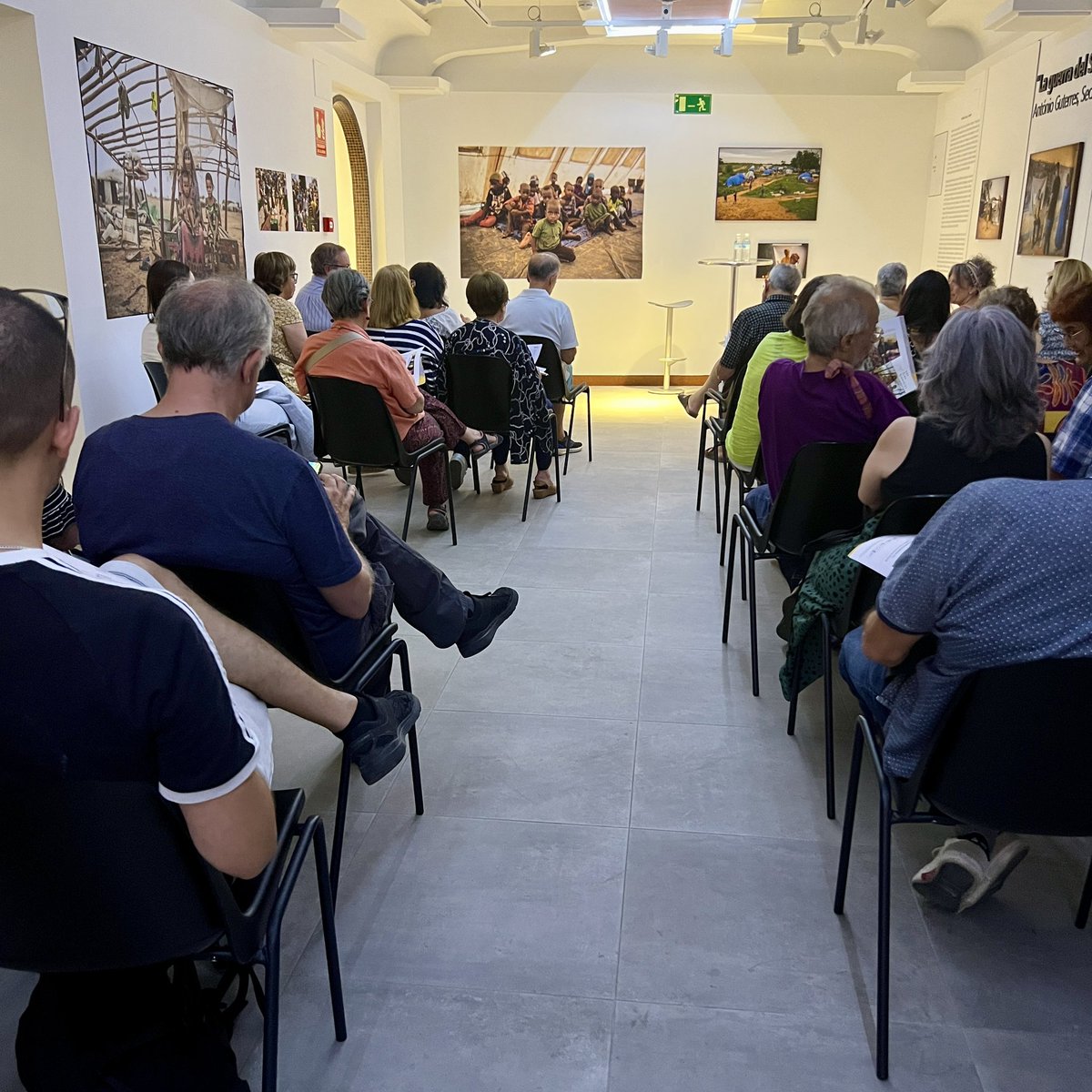 Misiones Salesianas (@msalesianas) on Twitter photo 📸 Todo listo para la clausura de la expo fotográfica 'Las Tres Fronteras' en nuestro Museo Misiones Salesianas, sede invitada de <a href="/photoespana/">PHotoESPAÑA</a>, con los autores, <a href="/juanluis_rod/">Juan Luis Rod</a> y <a href="/naranjo_p/">José Naranjo Noble</a>, y la presencia como moderador de <a href="/61chema/">Chema Caballero</a>.
🗣️ Mesa redonda sobre el conflicto del Sahel. 📸 Todo listo para la clausura de la expo fotográfica 'Las Tres Fronteras' en nuestro Museo Misiones Salesianas, sede invitada de <a href="/photoespana/">PHotoESPAÑA</a>, con los autores, <a href="/juanluis_rod/">Juan Luis Rod</a> y <a href="/naranjo_p/">José Naranjo Noble</a>, y la presencia como moderador de <a href="/61chema/">Chema Caballero</a>.
🗣️ Mesa redonda sobre el conflicto del Sahel.