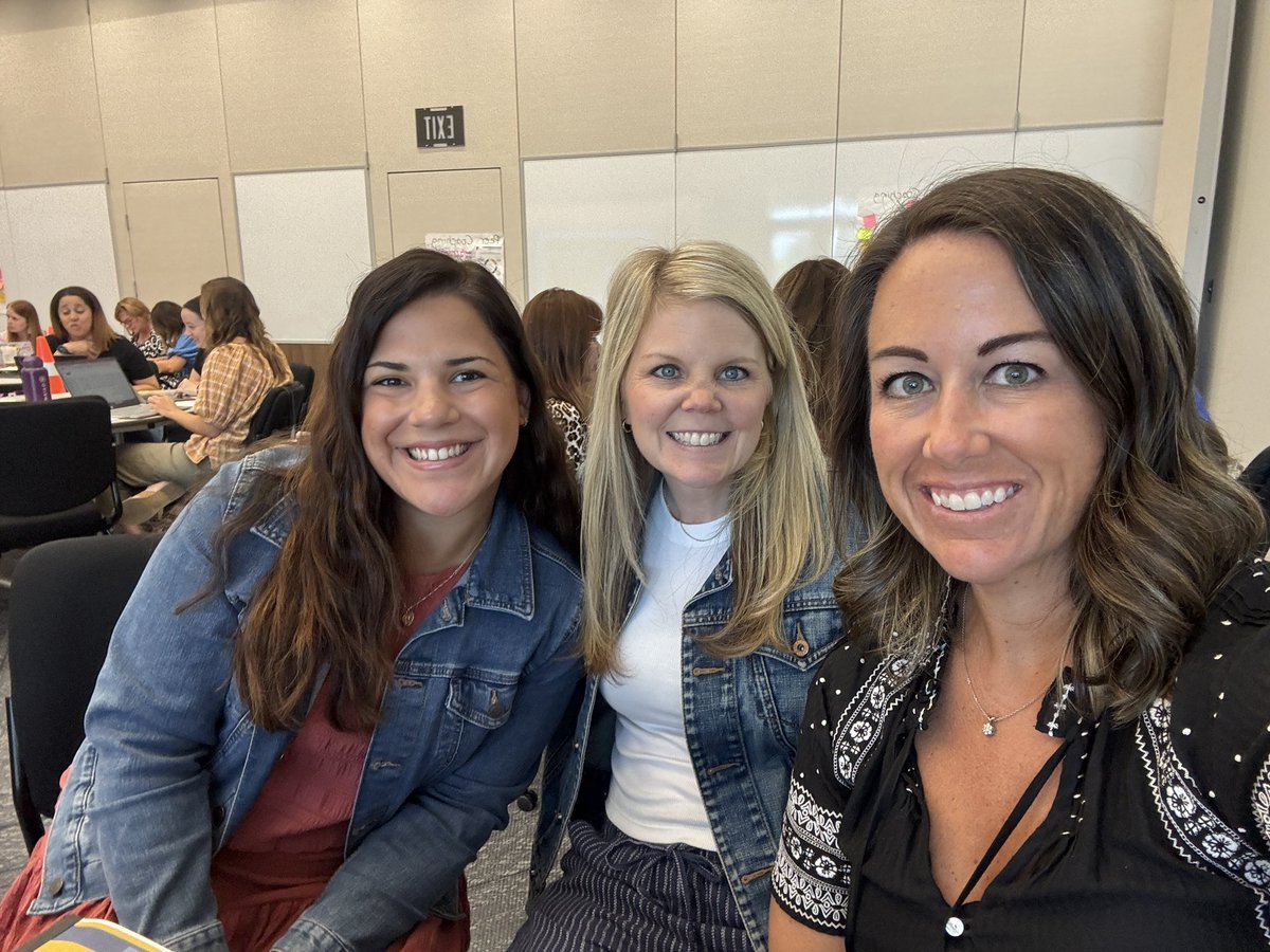 So excited to support our new teachers this year <a href="/VaughnElemFISD/">Vaughn Elementary</a>. <a href="/applesolutely_/">Miss Maranto</a> <a href="/JChamberlain08/">Julie Chamberlain</a> #FISDmentors #FISDlearns