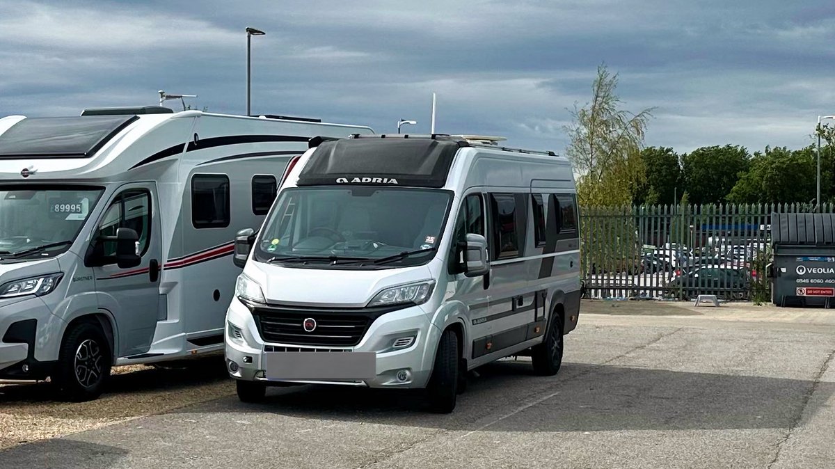 Yay!! After four weeks we have the campervan back from the garage with a working gearbox! 🚐😀🍾🥂