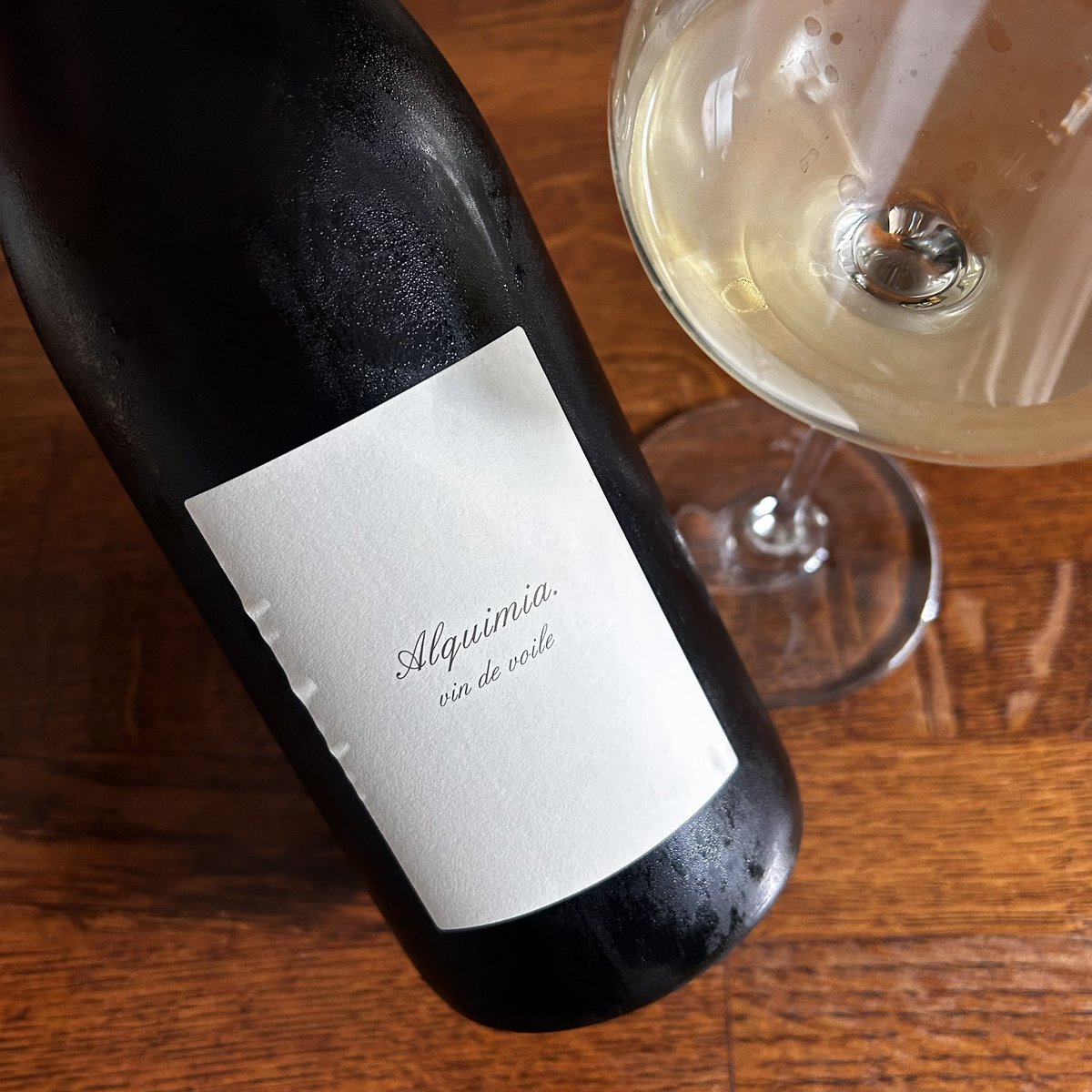 Humble 'Vin de France' from Roc des Anges in the Roussillon, but made in the Jura style under (an initially accidental) layer of flor yeast. Praised by Stéphane Tissot, and rightly so. Energetic and vibrant with a note of miso or dashi that paired excellently with sushi.