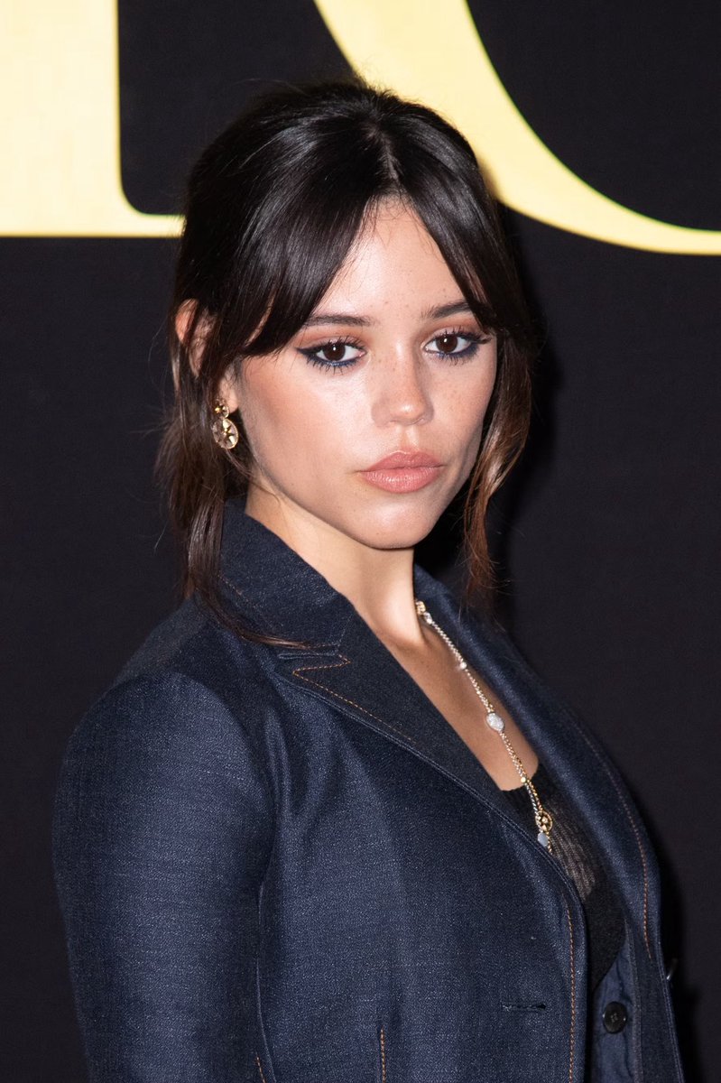 animedodly's tweet image. In the left pic she is 17!!! And the right picture she is almost 23?!?  Jenna Did not have any surgery to remover her buccal fat, it’s a mixture of growing up make up and weightloss. I will show you some pictures of her earlier this year and from 2023/22