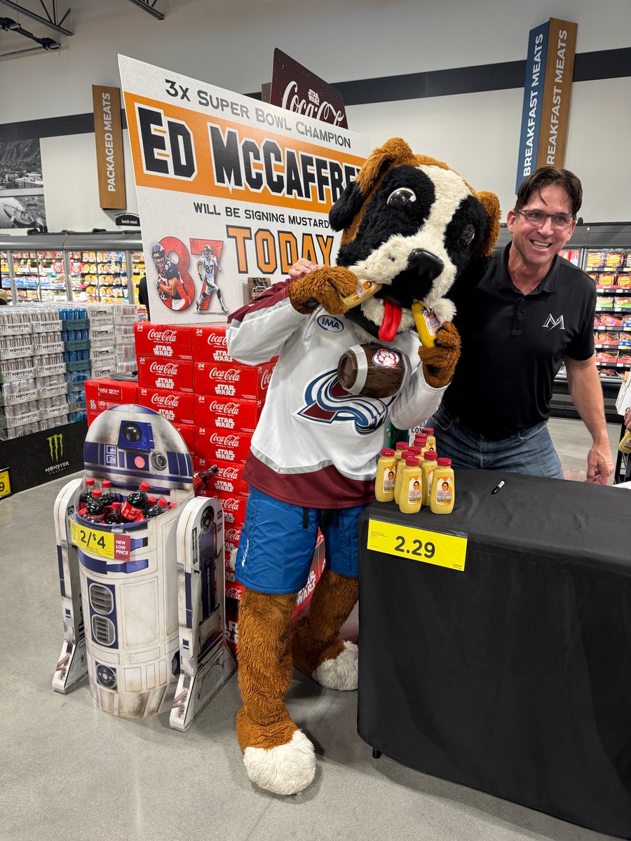 Man's best friend 🤝 Man's best condiment 

<a href="/AvsBernie/">Bernie</a> has strong opinions about quality mustard