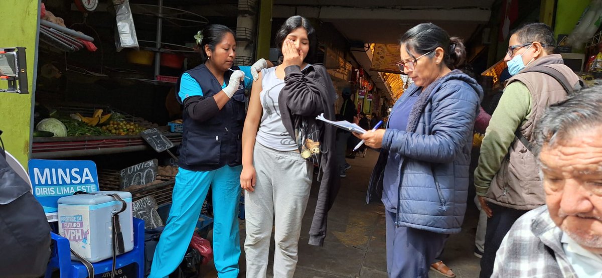 Ministerio de Salud (@minsa_peru) on Twitter photo #LoVacunoLoProtejo ✅ | El Minsa y la <a href="/DirisLimaEste/">Diris Lima Este</a> recorren el distrito de El Agustino para proteger a la población contra 28 enfermedades a través de las vacunas del esquema regular.
Brigadas del Centro de Salud Primavera visitaron domicilios y el mercado Tayacaja, donde #LoVacunoLoProtejo ✅ | El Minsa y la <a href="/DirisLimaEste/">Diris Lima Este</a> recorren el distrito de El Agustino para proteger a la población contra 28 enfermedades a través de las vacunas del esquema regular.
Brigadas del Centro de Salud Primavera visitaron domicilios y el mercado Tayacaja, donde