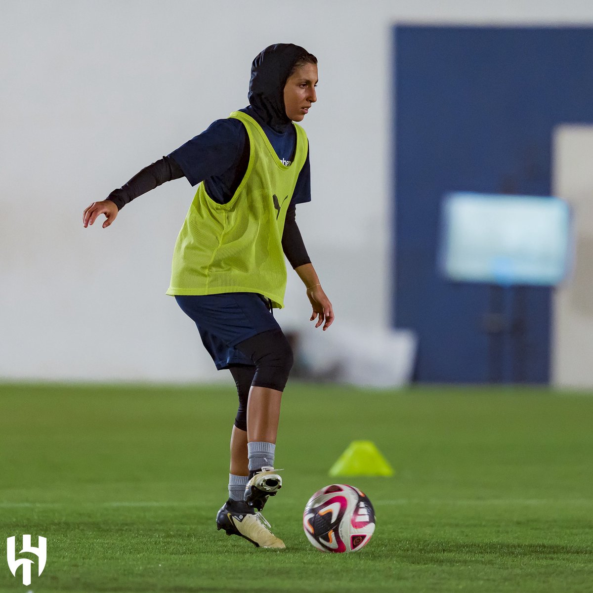 لين في تدريبها الأول مع #الهلال 💙