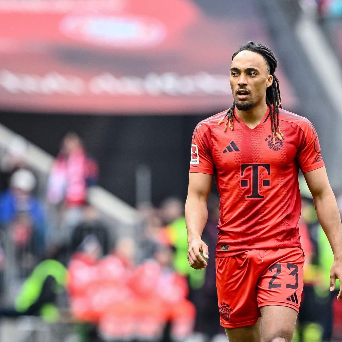 MathFcBayern's tweet image. 🔴 Pourquoi le Bayern a du mal à recruter ?
Un thread pour comprendre les tensions chez les fans... et les vraies contraintes du club. 👇