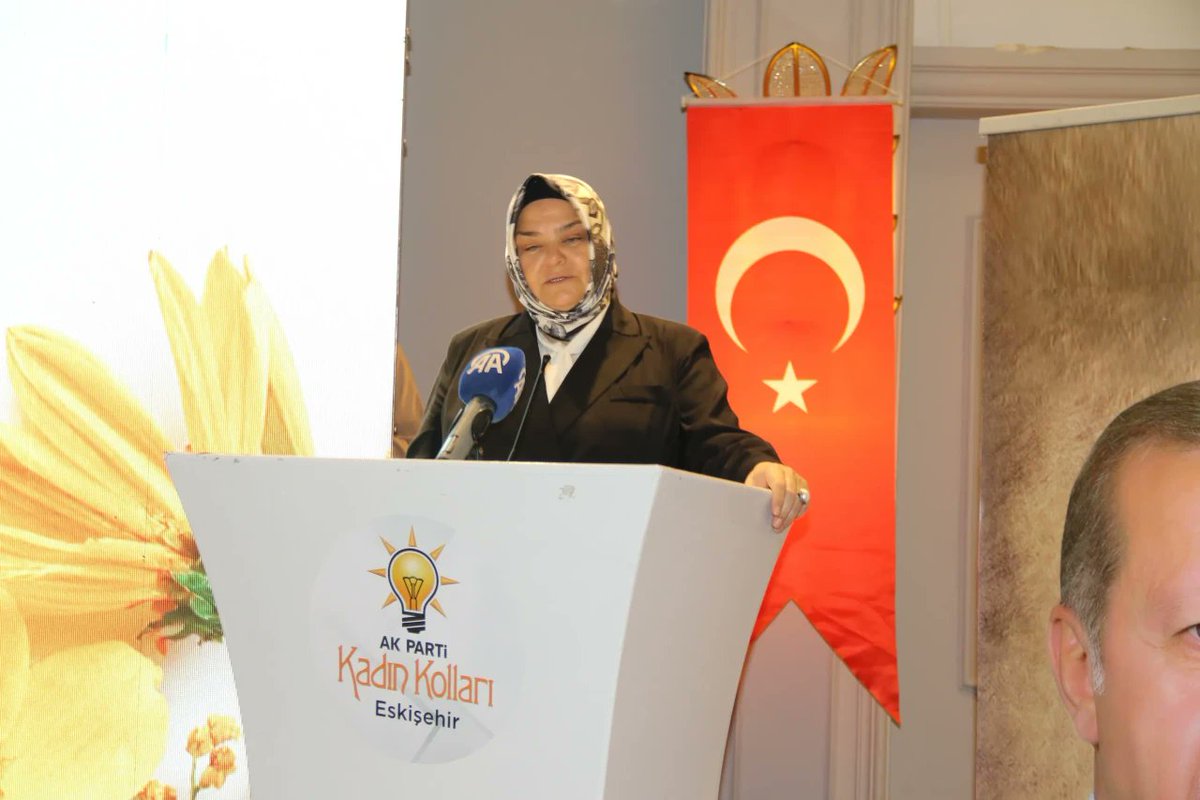 AK Parti Eskişehir Kadın Kolları Programında Kooperatif Vurgusu: “Kadın varsa üretim, umut ve gelecek vardır”

eskisehirdurum.com/eskisehir-siya…
