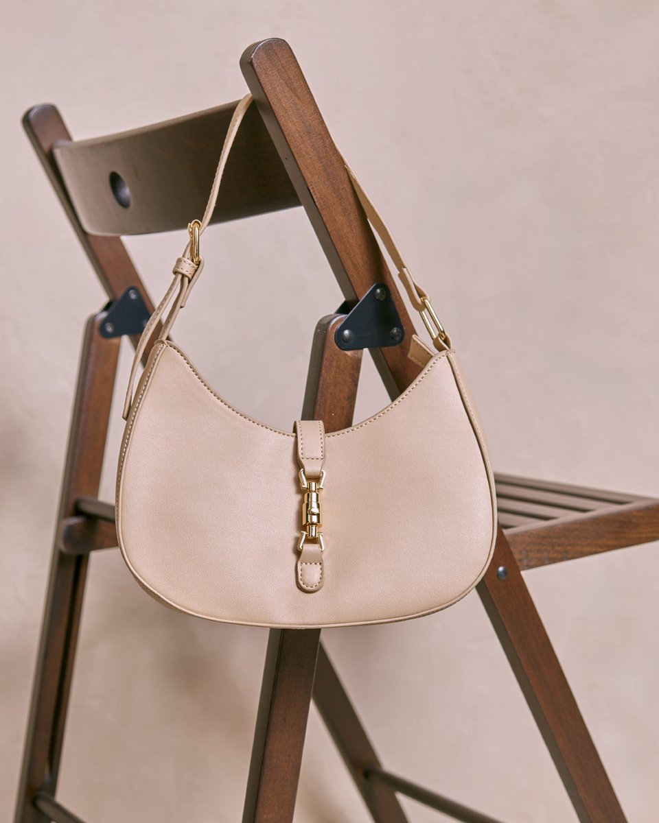 maxfashionMENA's tweet photo. This bag? It's more than an accessory. It’s the cherry on top of every outfit you’ll wear this season. 🥰
#MaxFashion #MyMaxStyle #MaxFashion #MyMaxStyle #TimelessBoho #EffortlessStyle #BohoChic #SummerInStyle #BohoVibes #NewCollection #ChicAndFree #BohoEssentials https://t.co/T4EUwCm0Ye