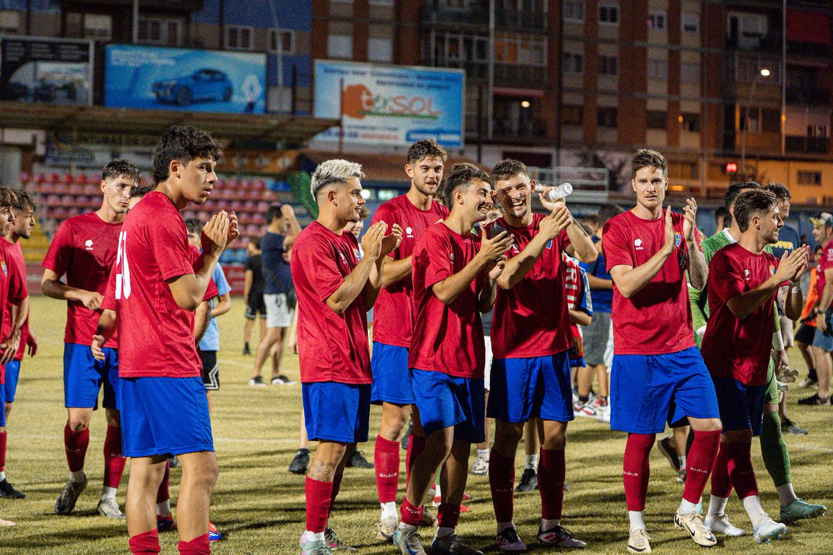 👏 ¡Gracias! Ya hemos superado los 750 socios para la temporada 2025/26 y todavía quedan más de 300 abonados de la temporada anterior por confirmar. Con estas cifras, esperamos superar los 1.300 abonados en septiembre; una cifra sin precedentes en la historia del club.