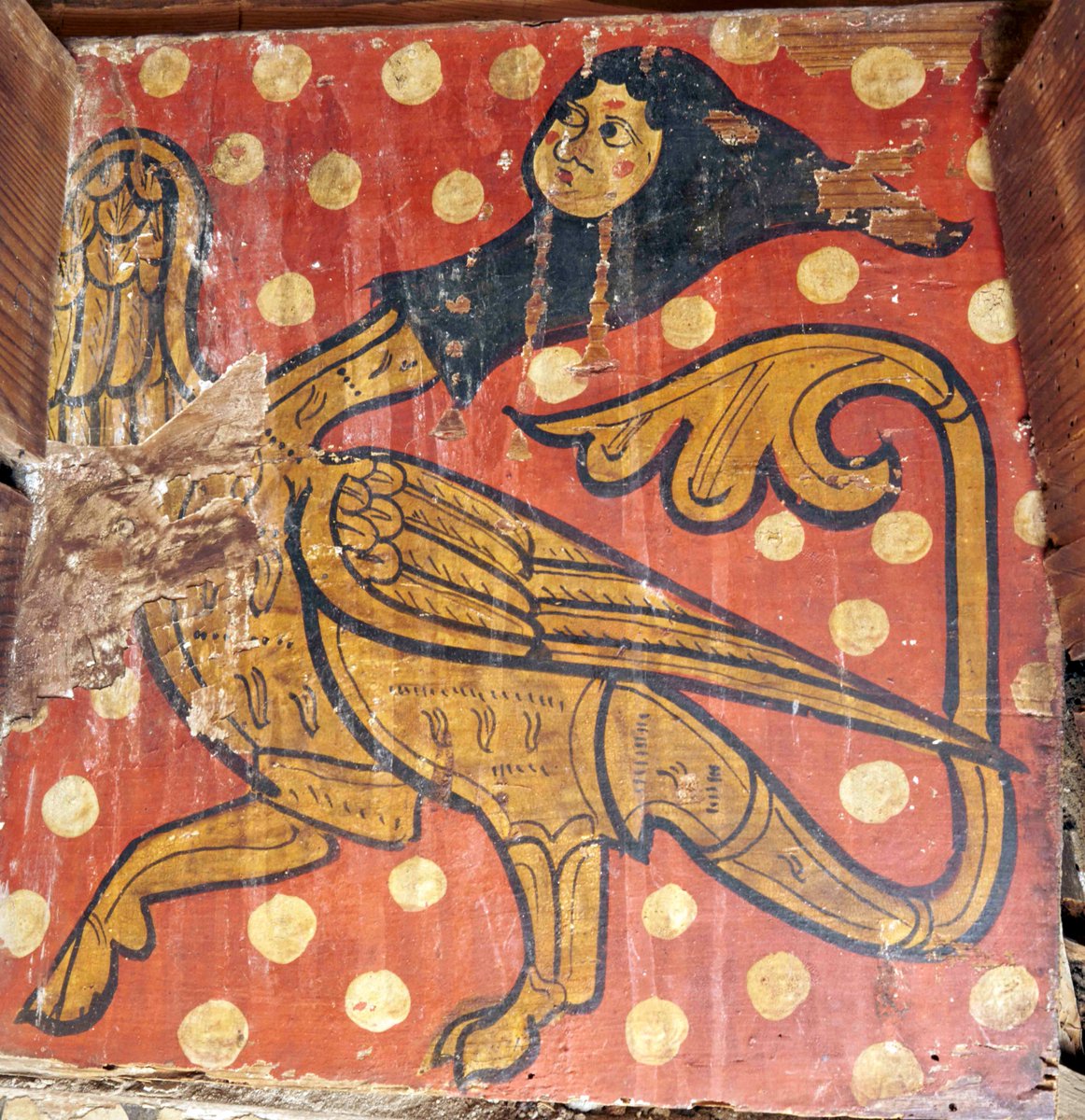 ¿Os apetece conocer a una auténtica arpía del siglo XIII? No me refiero a ésta, sino a la protagonista de la Cantiga 185. Vale, pues érase una vez una mujer que vivía en la misma casa con su hijo y su nuera, a la que odiaba con toda su alma, hasta el punto de planear su muerte...