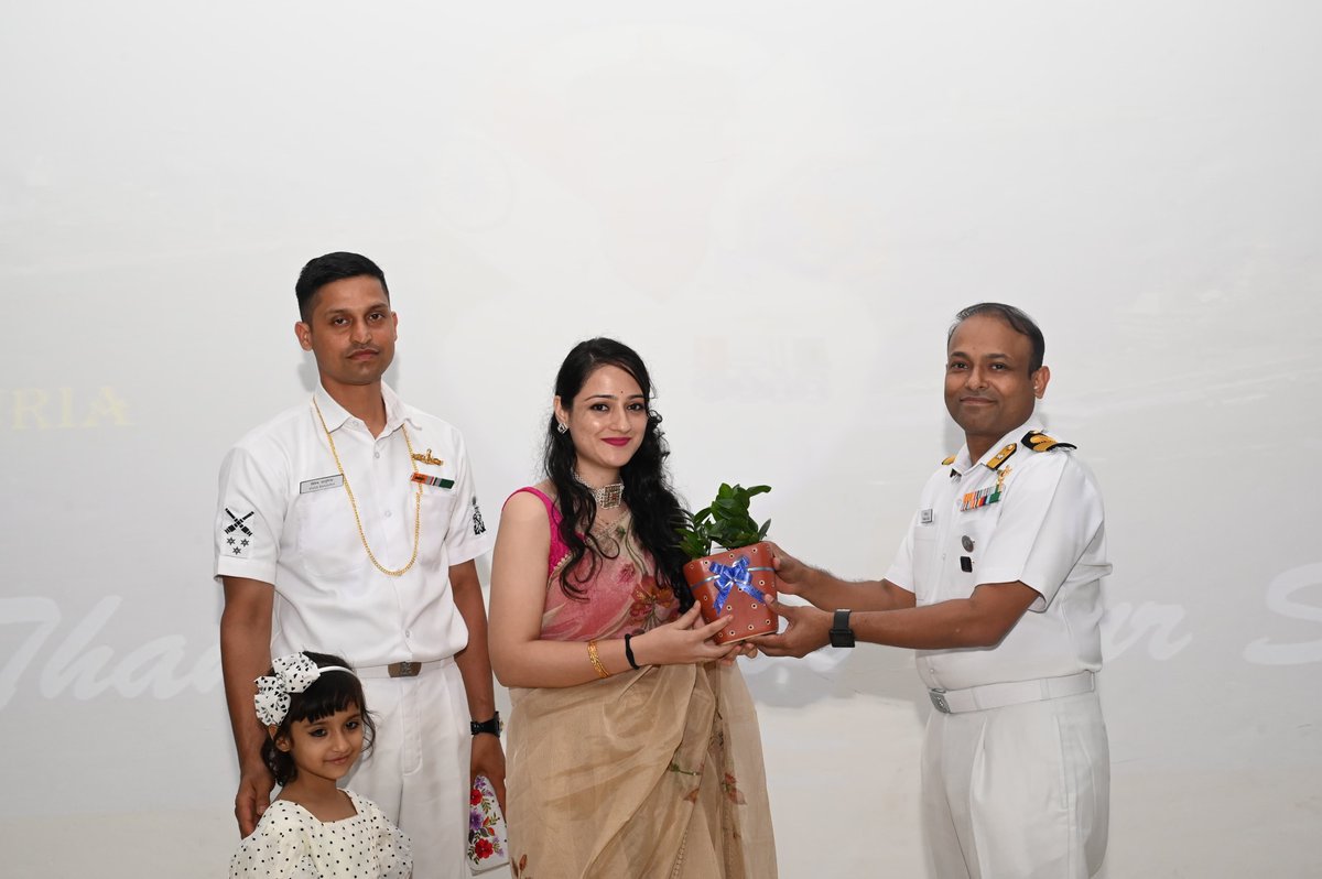 IN_NavalAcademy's tweet photo. The Indian Navy 'Aabhar Ceremony' was conducted at Station Ezhimala for Units #INS Zamorin #INA #INHS Navjivani
to honour retiring sailors who completed 15 years of selfless service and embarked on a new journey.  Expressing gratitude for their dedication, sacrifice and selfless service to the nation in the presence of their families,  the retiring sailors were urged to continue contributing to #nationbuilding and spread #Indian Navy's core values of #Duty, #Honour and #Courage in the civilian world.