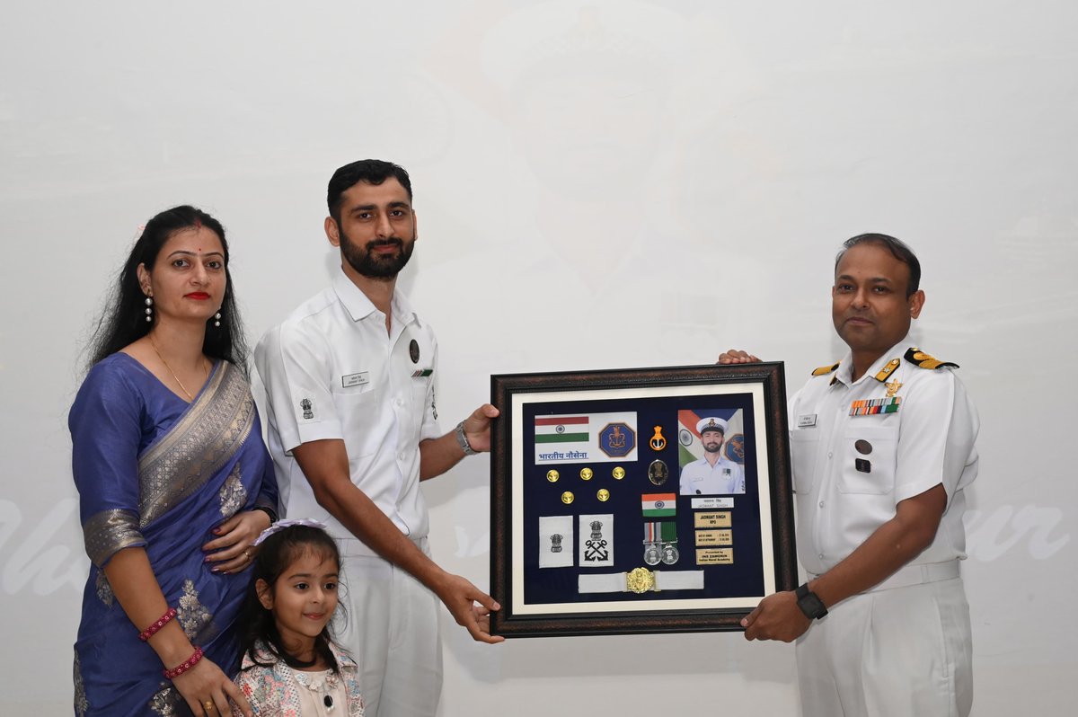 IN_NavalAcademy's tweet photo. The Indian Navy 'Aabhar Ceremony' was conducted at Station Ezhimala for Units #INS Zamorin #INA #INHS Navjivani
to honour retiring sailors who completed 15 years of selfless service and embarked on a new journey.  Expressing gratitude for their dedication, sacrifice and selfless service to the nation in the presence of their families,  the retiring sailors were urged to continue contributing to #nationbuilding and spread #Indian Navy's core values of #Duty, #Honour and #Courage in the civilian world.
