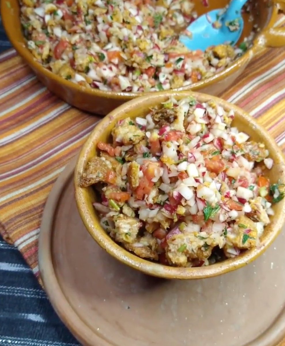 NuestroDiario's tweet photo. 🤤 UN CHOJÍN GUATEMALTECO 🍽️🥰🇬🇹

El chicharrón, rábano, tomate y cebolla pueden darle una deliciosa experiencia a tu paladar 😉. 

#NuestroDiario, noticias como son. 📰
📸: RRSS | #DigitalND #AntojitoChapín https://t.co/49Fsk4FY3u