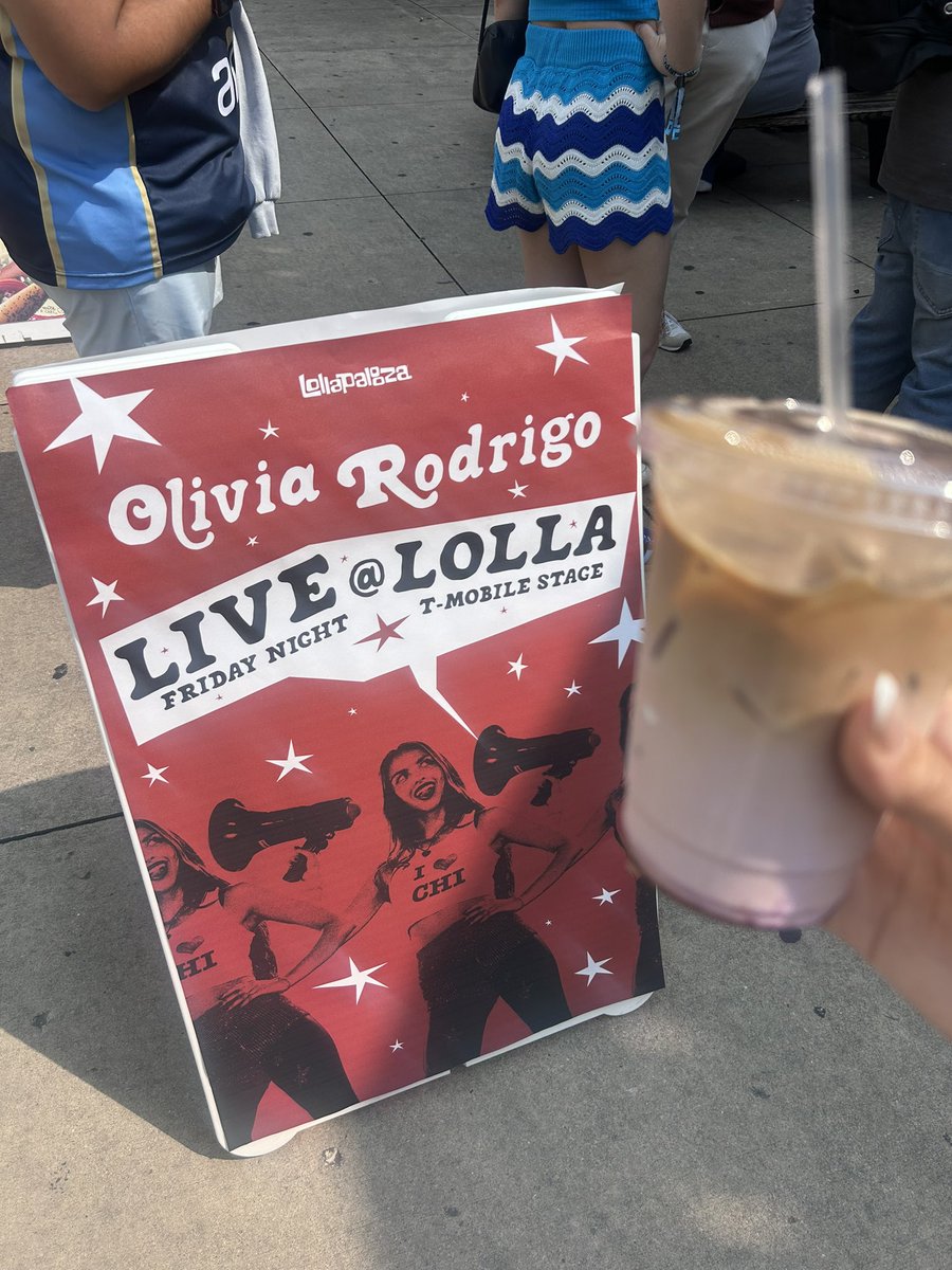 <a href="/LiviesHQ/">olivia’s livies 💋</a> such a fun scavenger hunt!! thx for the tshirt and gifts!!