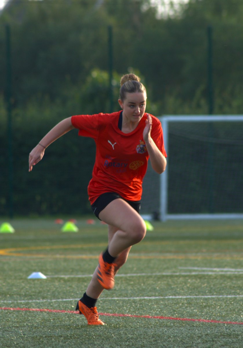 AltrinchamFCW's tweet image. 🏃‍♀️🔥 Sprinting into the season with speed and determination! Altrincham FC Women are ready to take on the challenge. Let's go, Robins! #PreSeasonPrep #AltrinchamFCWomen #ChaseTheDream