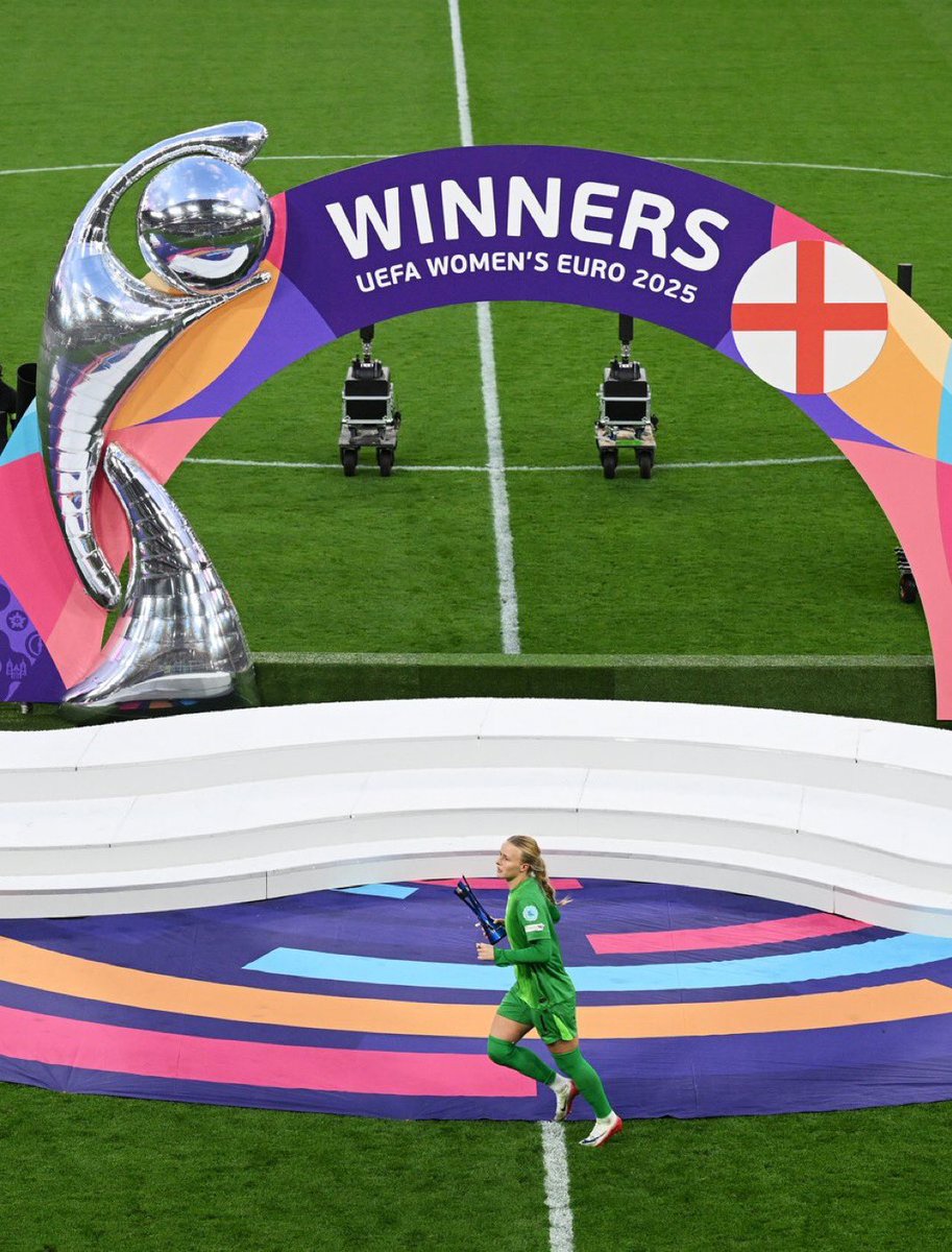Hannah Hampton conceded just THREE out of ELEVEN penalties (27%) at this summer’s W Euros.

That is the BEST save rate in W Euro history.

(@ WSCCR on Instagram) #WEURO2025