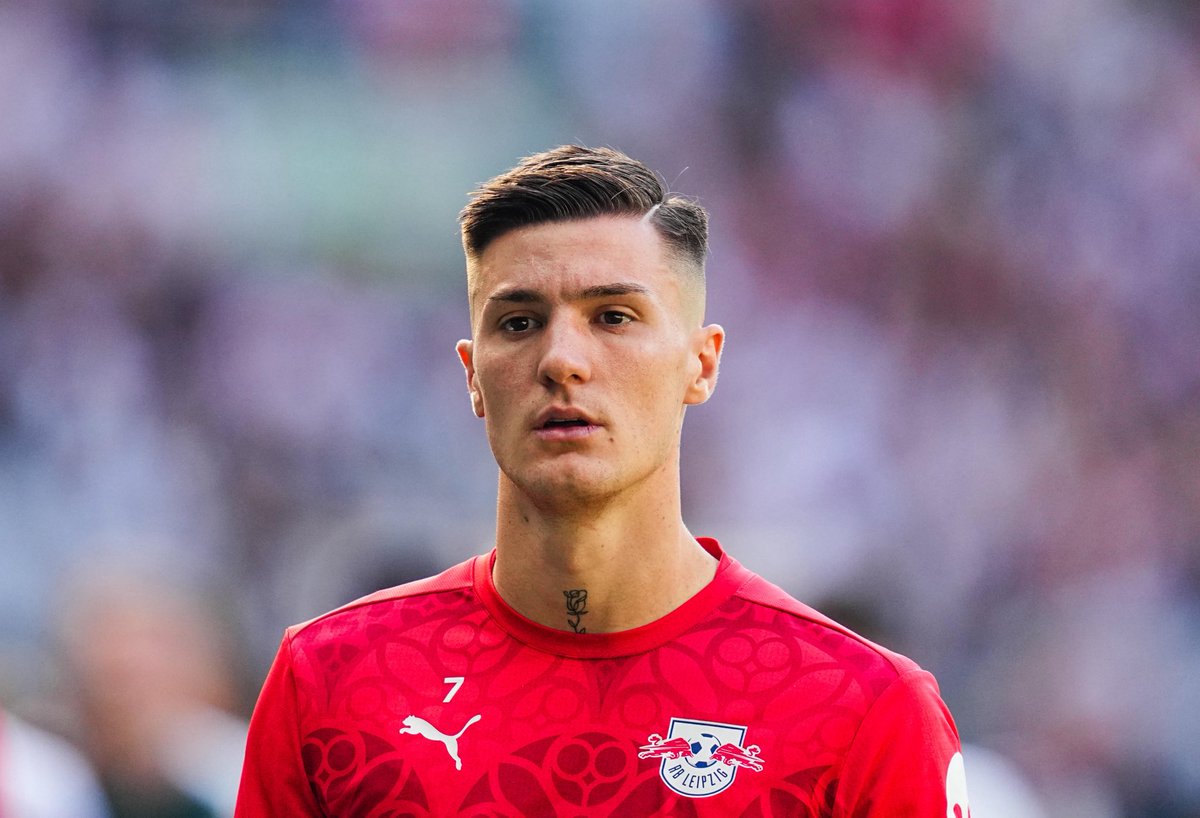 🚨 Manchester United have informed RB Leipzig that they are prepared to send formal bid for Benjamin Šeško, if player accepts the destination.

Newcastle also ready to bid since last week and to match Šeško’s financial request.

Decision up to Šeško 🇸🇮

🎥 youtu.be/u8qqCdOzhuw