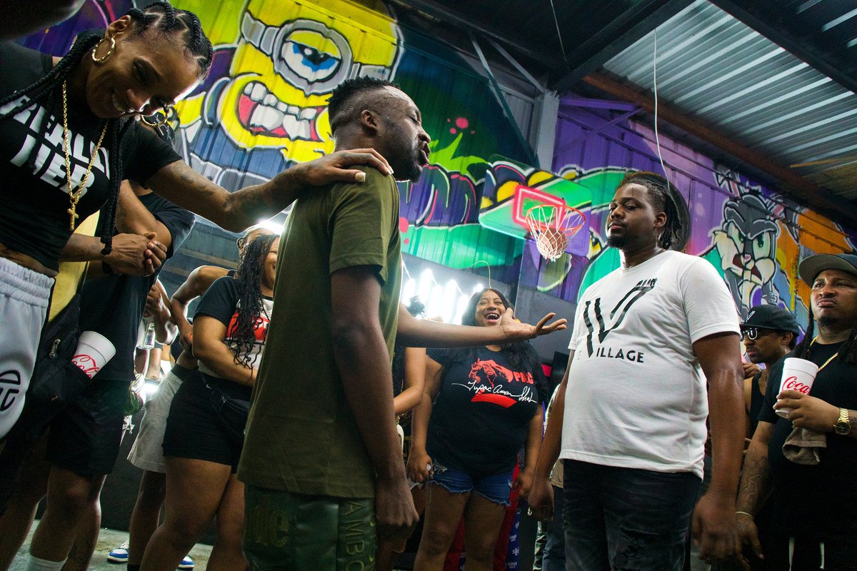 CRAZY PHOTO OF <a href="/TheRealJTwo/">J2 “SILENCER KING” HIM DOWNSTAIRS</a>

6.28 NOLA