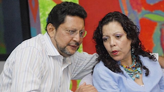 Medios de comunicación reportan que la policía capturó a Bayardo Arce. De confirmarse la información nos plantearía un interrogante de singular importancia hacia el futuro: 
¿Sería Arce un prisionero político?
Se trata de un tema delicado que no puede abordarse con el hígado ni