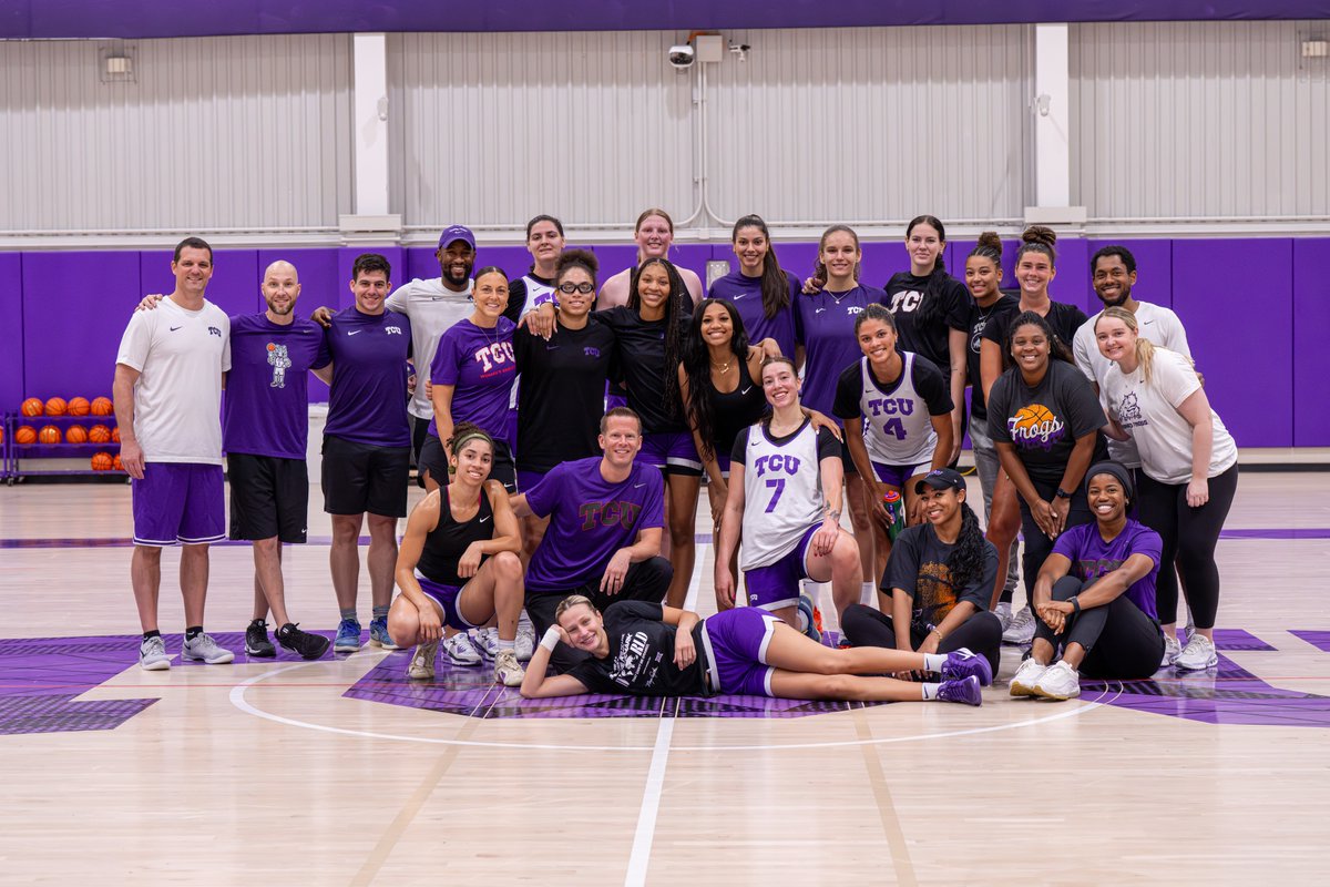 TCU Women’s Basketball (@tcuwbb) on Twitter photo First family photo 💜 First family photo 💜