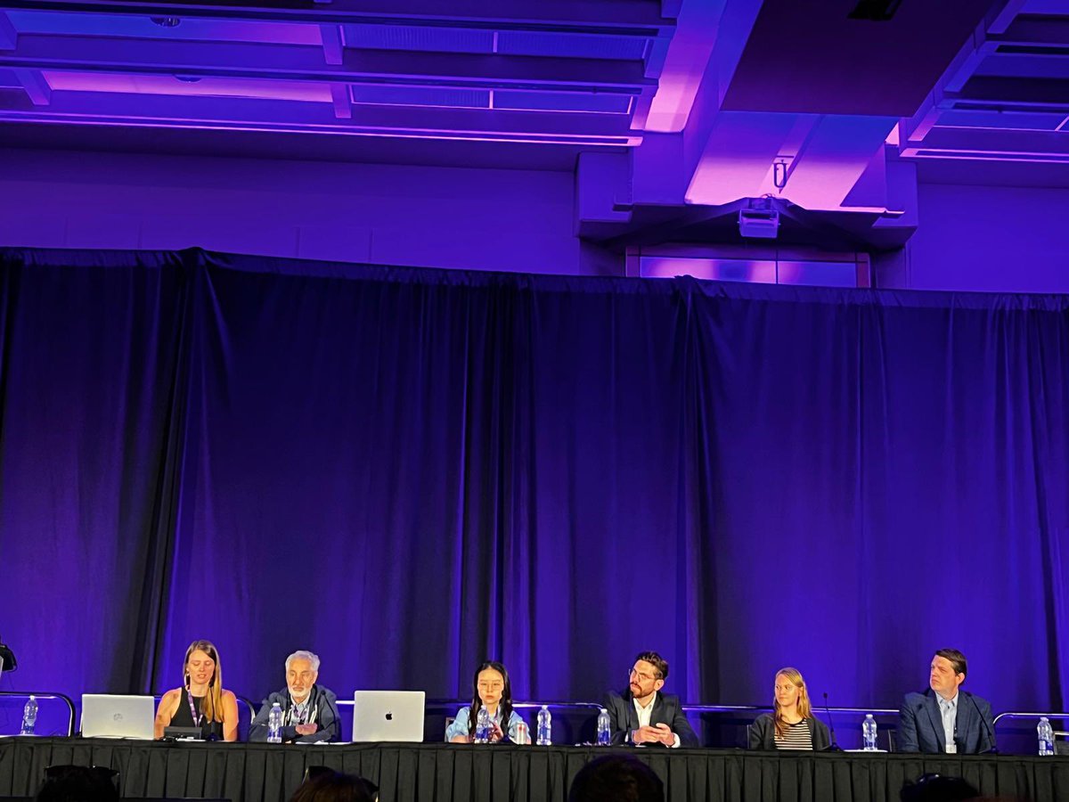 1/ What a session. I believe I saw people sleeping in front of the door to get a seat in the first row when doors opened!
Thanks to #AAIC25 for giving us the opportunity to organize this FRS, and thanks to everyone who came and participated in the cool discussion!