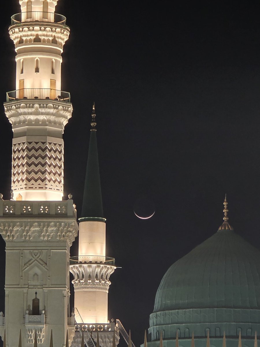 "صلُّوا على غيث القلوب وريِّها
خيرُ الخلائقِ رحمة الرحمن"ﷺ

#ليلة_جمعه