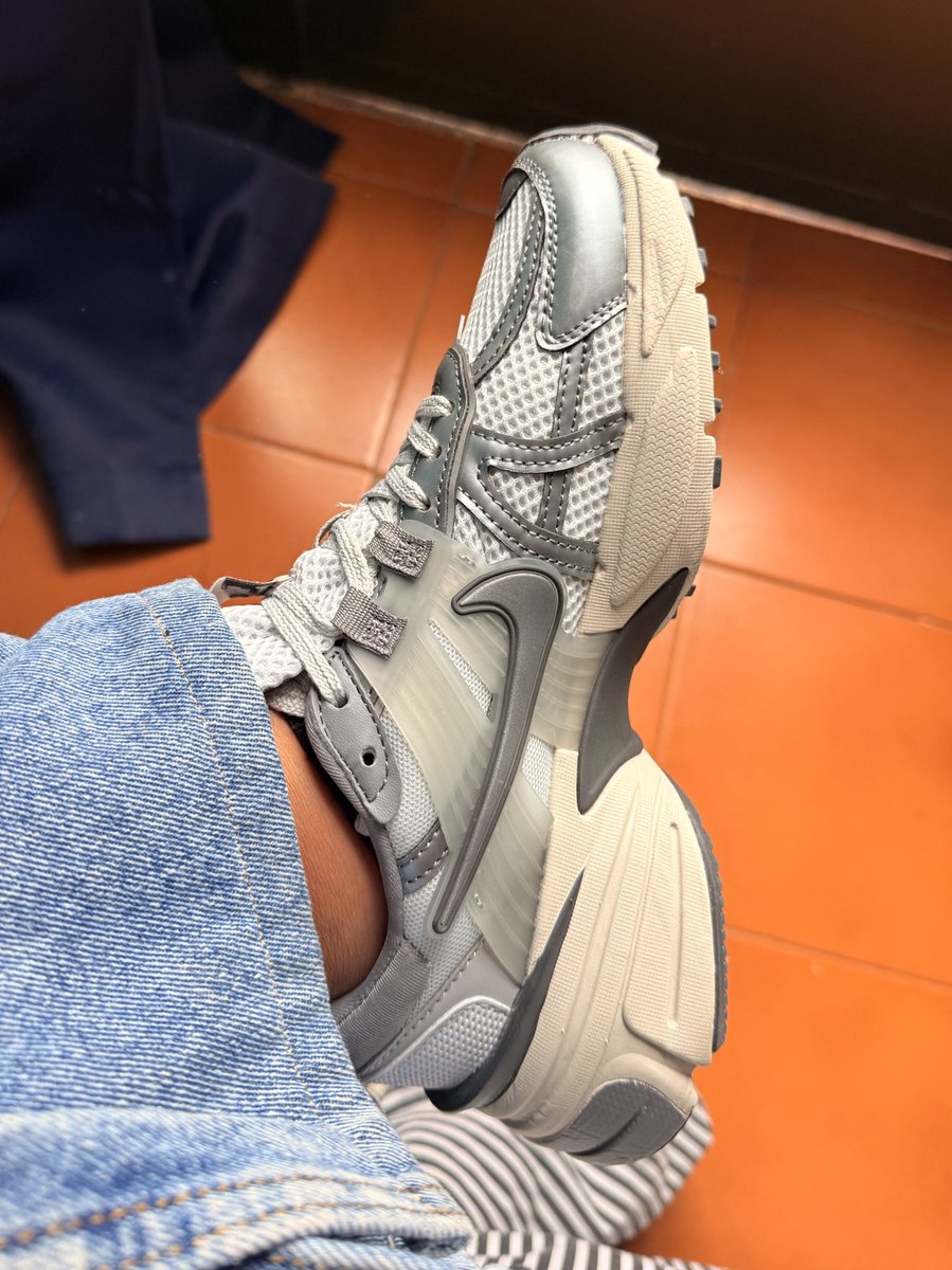 enyerose's tweet image. vero amore per le mie Nike✔️✨

#nike #scarpe #V2K