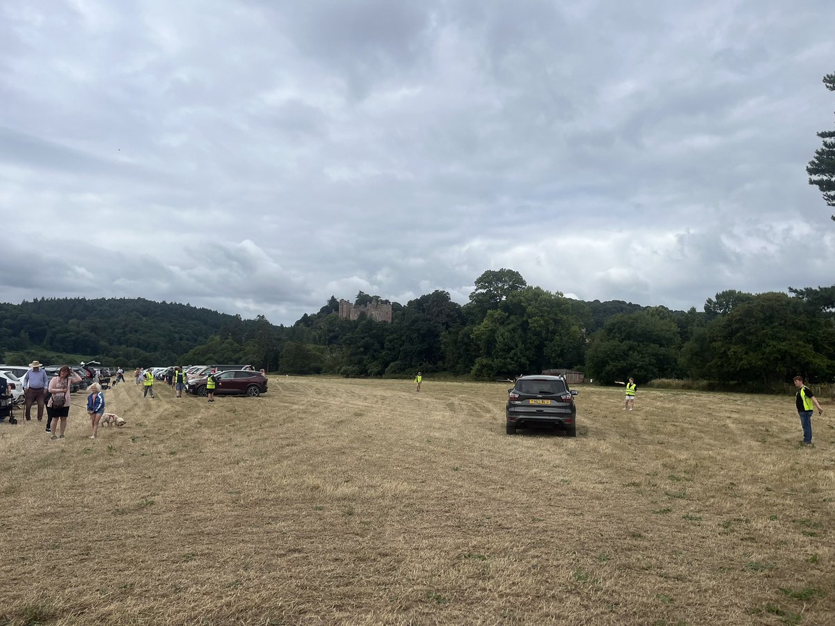 Yesterday our #RNSeaScouts were fund raising by supporting the organisers of #DunsterFair directing drivers to the car parks on the fair site. A long hot &amp; dusty day ! <a href="/SomersetScouts/">Somerset Scouts</a> <a href="/MoorsAndCoastal/">Moors&Coastal Scouts</a> <a href="/scouts/">Scouts</a>