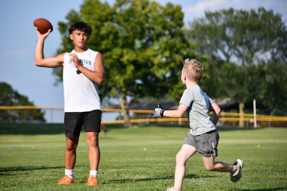 Mason Middlemiss ‘28 QB (@masonmiddlemiss) on Twitter photo Full circle moment. Our high school team giving back to the community, mentoring the next generation of athletes!
<a href="/Woodstown_FB/">Coach Trautz</a> <a href="/WHS_AthleticDir/">Woodstown High School Athletic Department</a> <a href="/ACEQBandWR/">ACE QB and WR</a> <a href="/QBUniverseQBU/">QBUniverse</a> Full circle moment. Our high school team giving back to the community, mentoring the next generation of athletes!
<a href="/Woodstown_FB/">Coach Trautz</a> <a href="/WHS_AthleticDir/">Woodstown High School Athletic Department</a> <a href="/ACEQBandWR/">ACE QB and WR</a> <a href="/QBUniverseQBU/">QBUniverse</a>