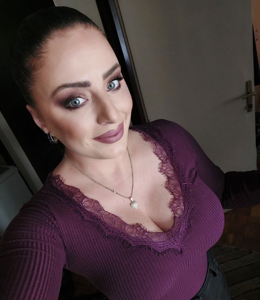 Selam versem kim alır ? 
Rt ve beğeni yapanlar değerlidir 😘