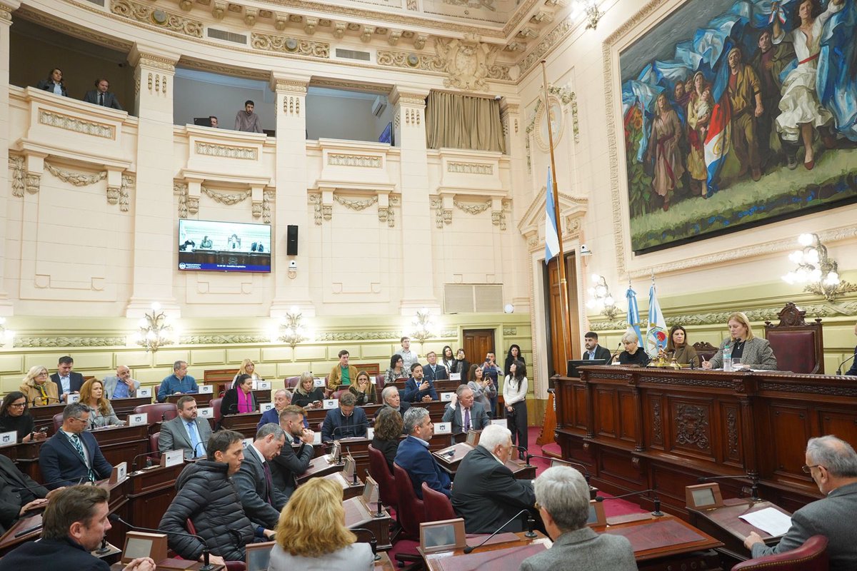 🏛️Comenzó la jornada legislativa

✅ #AsambleaLegislativa dió conformidad al pliego enviado por el Poder Ejecutivo del Dr. Matías Sebastián Merlo como Fiscal Regional del Ministerio Público de la Acusación - Circunscripción Judicial Nº 2 - Sede en la Ciudad de Rosario.