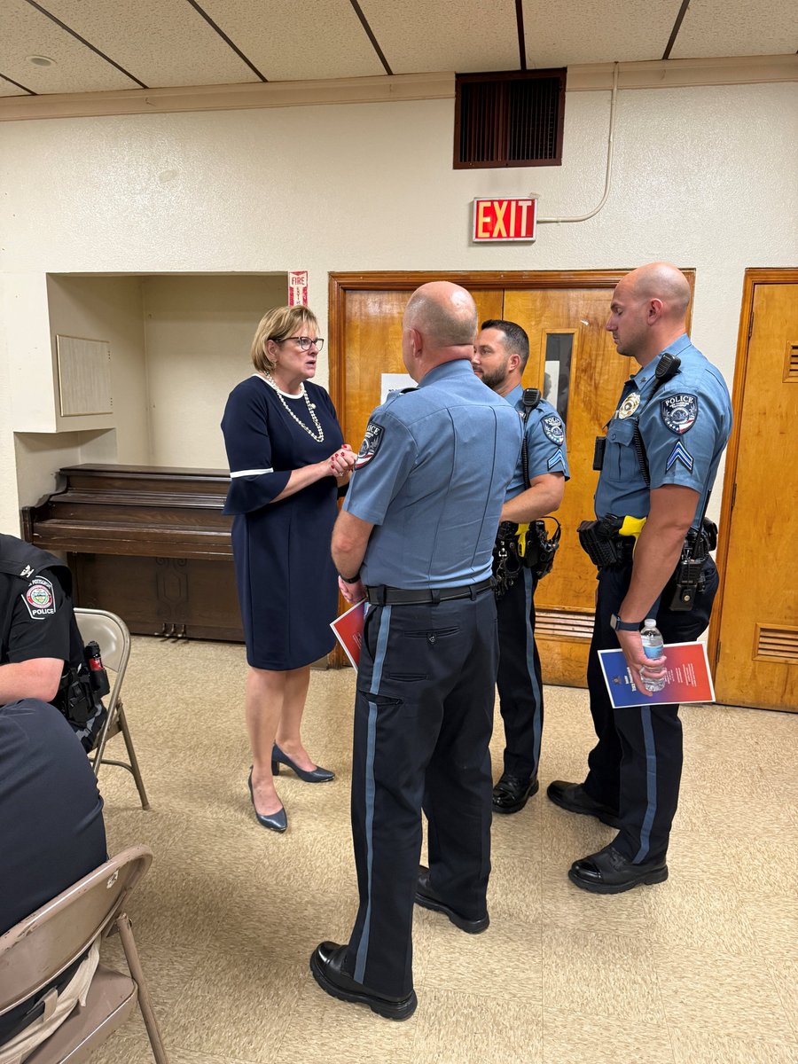 Senator Tracy Pennycuick (@sen_pennycuick) on Twitter photo Today I partnered with <a href="/PAAttorneyGen/">PA Attorney General Dave Sunday</a> for a public safety roundtable with local #lawenforcement, #BerksCounty & #Montco DAs. We had real conversations about the challenges our officers face & how we can better support them.
📰 Full release: senatorpennycuick.com/.../ag-sunday-… Today I partnered with <a href="/PAAttorneyGen/">PA Attorney General Dave Sunday</a> for a public safety roundtable with local #lawenforcement, #BerksCounty & #Montco DAs. We had real conversations about the challenges our officers face & how we can better support them.
📰 Full release: senatorpennycuick.com/.../ag-sunday-…