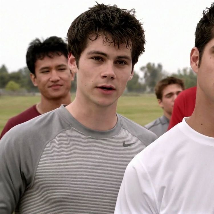 obsessed_wolfu's tweet photo. razones para volver a ver teen wolf https://t.co/qlPxvNQsln