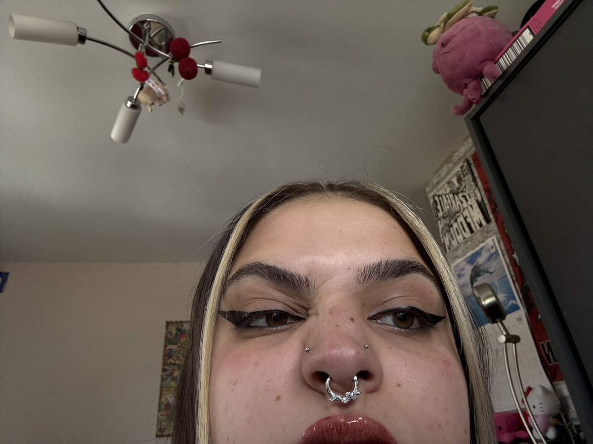 seluneslight_'s tweet image. hi #promotwt i’m back looking for new mooties to annoy

⊹mimi / 22 / she / her 
𖥔i main ana/juno on ow 
⊹i love music
𖥔bridget jones enthusiast!!
⊹axolotl’s r my fav animal 
𖥔i have like 400+ hours on bg3 

♡ / ↻ to be moots!! 

#owtwt #bg3twt #moothunt #musictwt