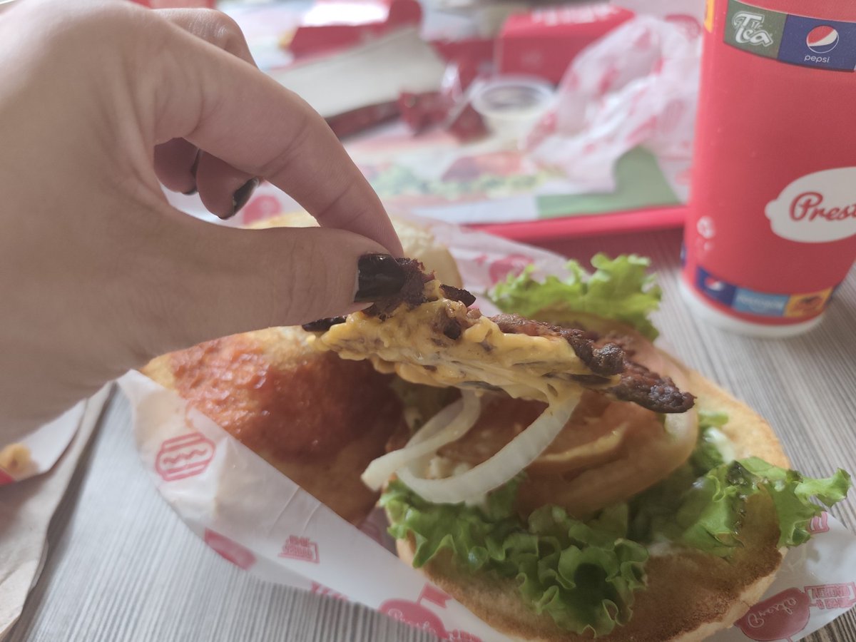 KarenSibyle's tweet photo. @sicsuper @presto_co Esto está ofreciendo presto en el Centro Comercial Viva la Ceja. Abiertamente hacen publicidad engañosa y no garantiza la calidad, gramaje y demás en la oferta comercial. Pido atención y una investigación al respecto.grs https://t.co/HOjuJpiCkQ