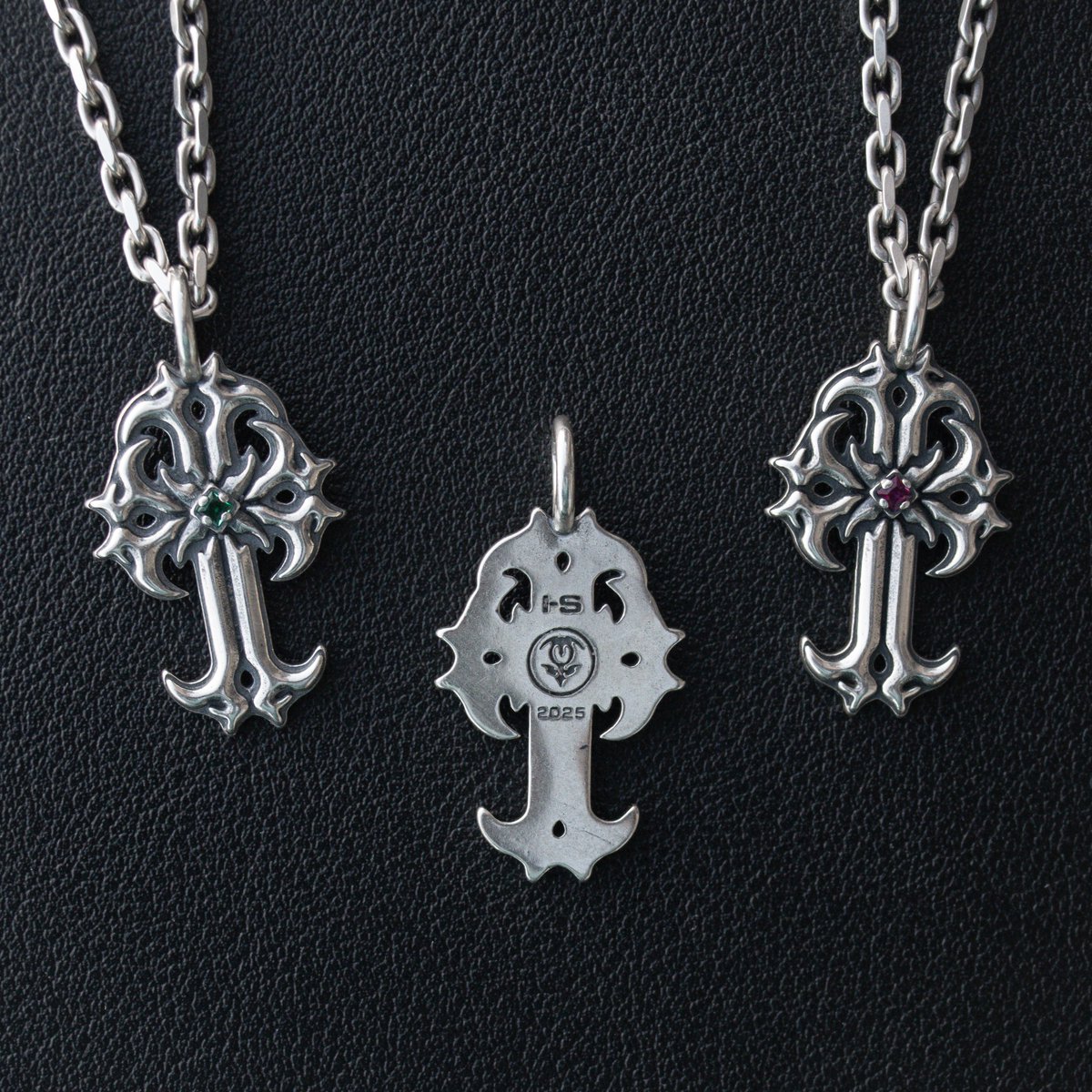 umainferno's tweet image. 925 silver ⁜ cross necklace 
 
friday august 1st ⁜ 12pm pst