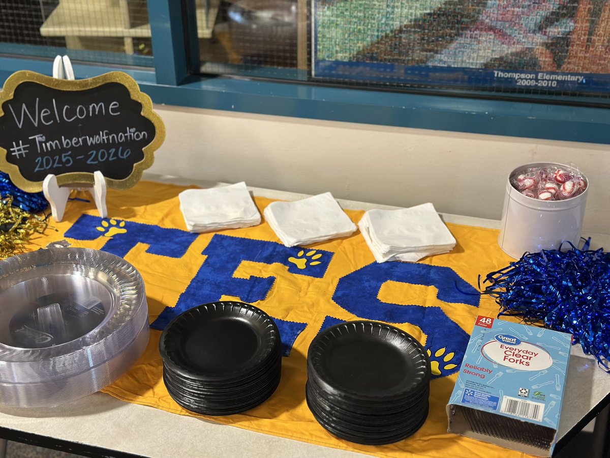 TES_Spring's tweet image. So excited to welcome new teachers for the 2025-2026! What an amazing group of educators! One Vision. One Voice. One Pack.