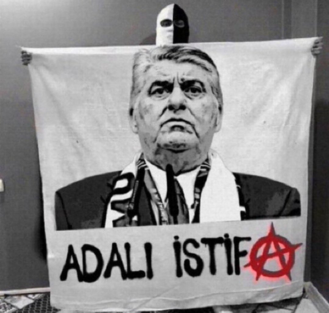 2.lig de oynayamayacak adamları as kadro oyuncusu yaptınız ya transfer yap ya da istifa et

#SHAvBJK
#UEL