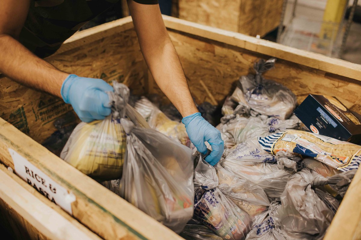 SaskTeachersFed's tweet photo. We crushed our fundraising goal the last 2 years! But the need is still urgent. Help us support the 44,000+ who rely on food banks each month.

In 2023, the STF visited the food bank for our #FoodToLearn campaign with Food Banks of SK. #TBT

Donate today: https://t.co/rQEYAw18Sf https://t.co/e8sVkUFZi6