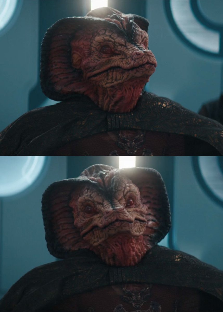 One of Nus Braka's (Paul Giamatti) "associates" in the #StarTrekStarfleetAcademy trailer is a 32nd century Selay ⬅️, as already seen in season 5 of #StarTrekDiscovery (2nd pic, "Jinaal"). The other one ➡️ seems to be a beetle-like, insectoid alien with a frightful grin! :-)
